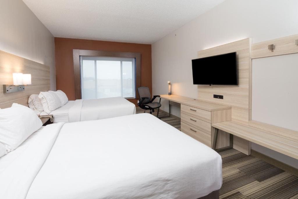 Standard Room with Two Queen Beds room - Image 1