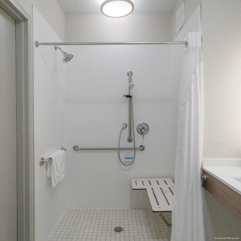 King Room - Mobility Access/Hearing Accessible room - Image 3
