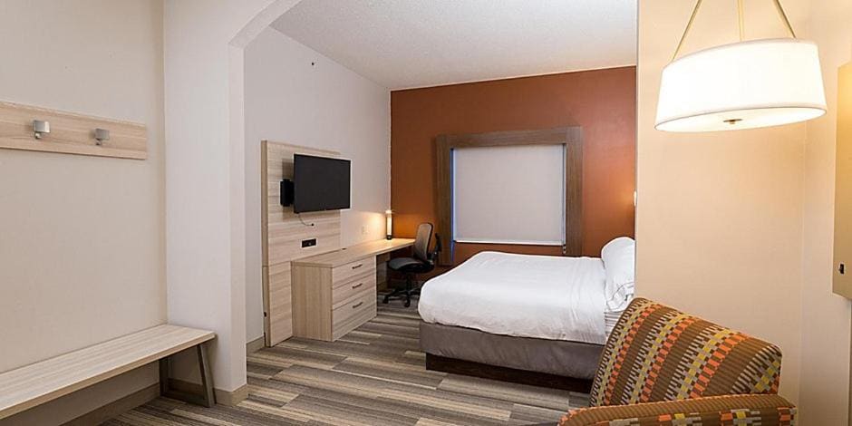 King Room - Mobility Access/Hearing Accessible room - Image 2