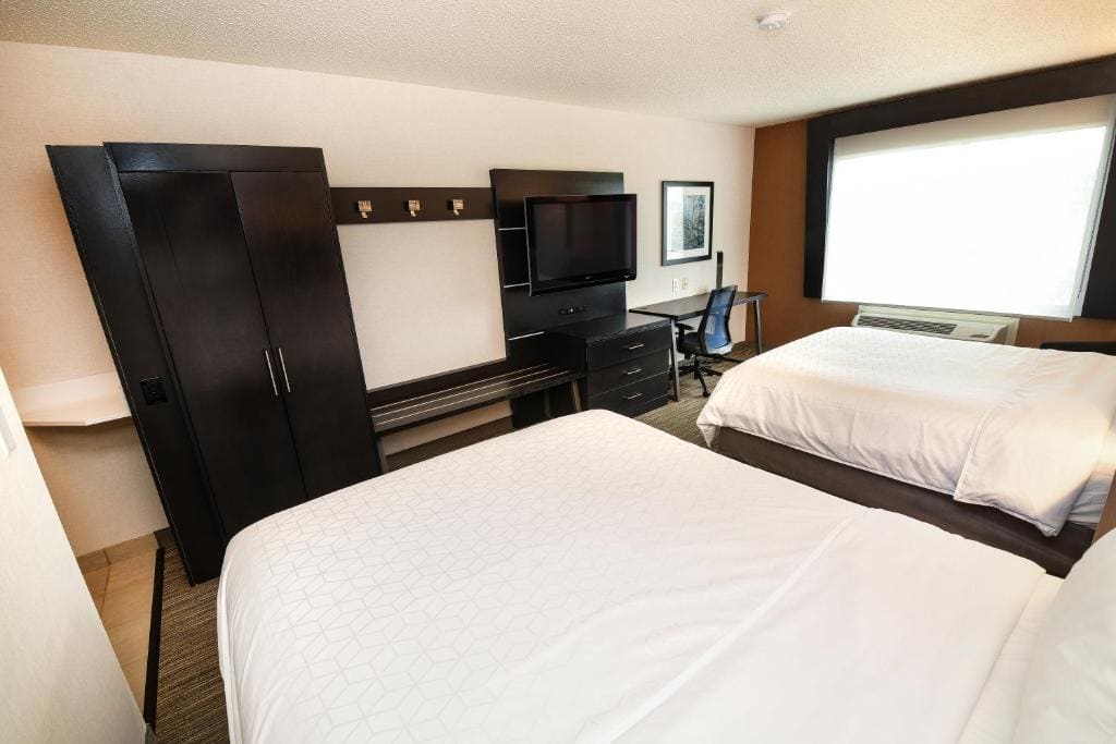 Standard Queen Room with Two Queen Beds - Communications and Mobility Accessible room - Image 1