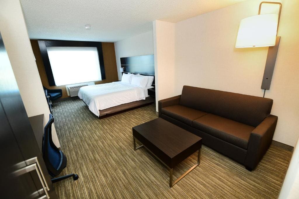 Standard King Room with Sofa Bed room - Image 1
