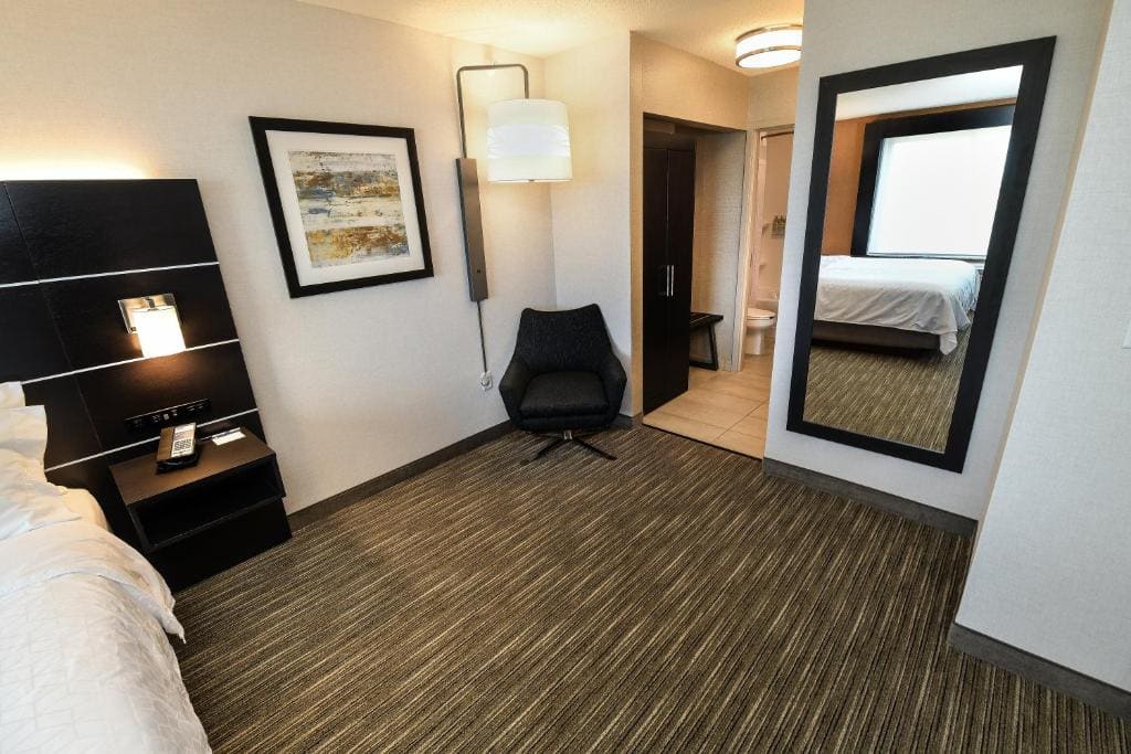 One-Bedroom Suite with Sofa Bed room - Image 2