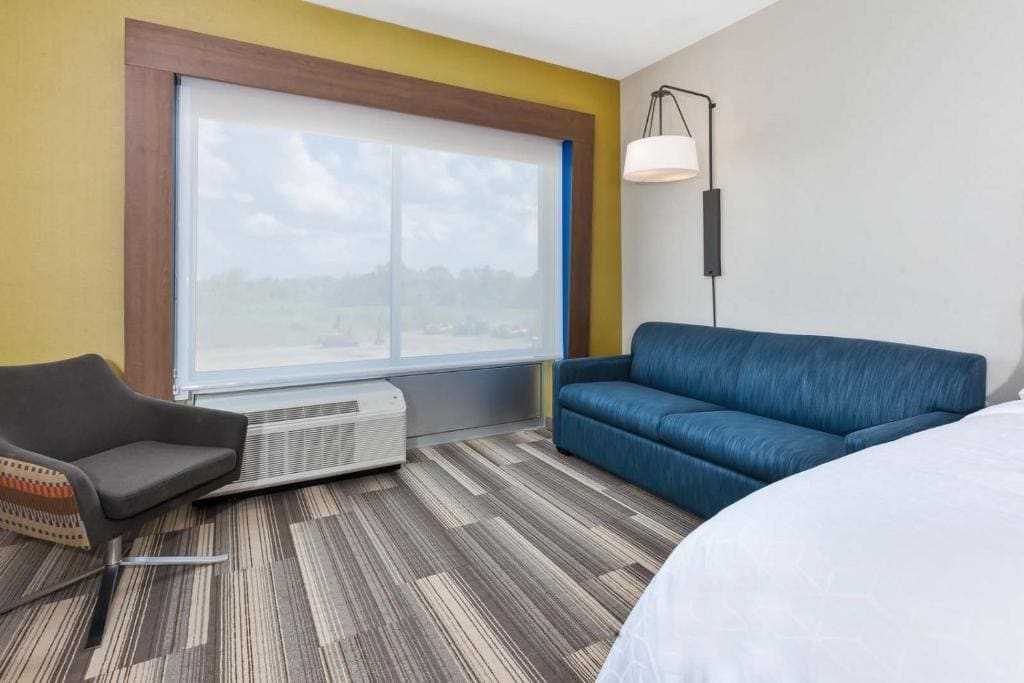 Queen Suite with Two Queen Beds room - Image 3
