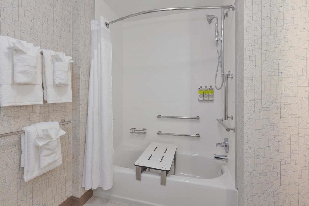 Standard King Room with Mobility Accessible Tub room - Image 1