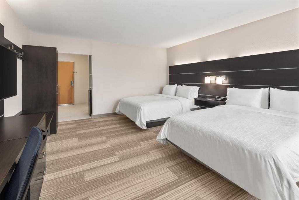 Standard Double Room with Two Double Beds and Mobility Accessible Roll-In Shower room - Image 1