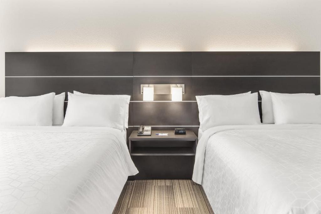 Standard Queen Room with Two Queen Beds room - Image 1