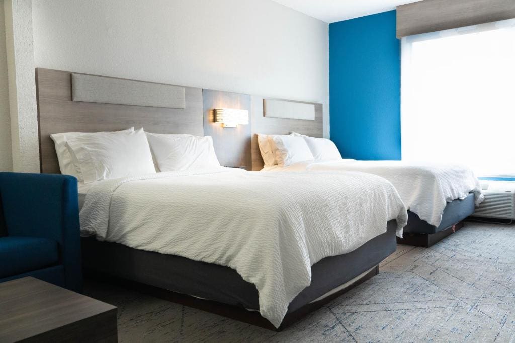 Standard Queen Room with Two Queen Beds room - Image 2