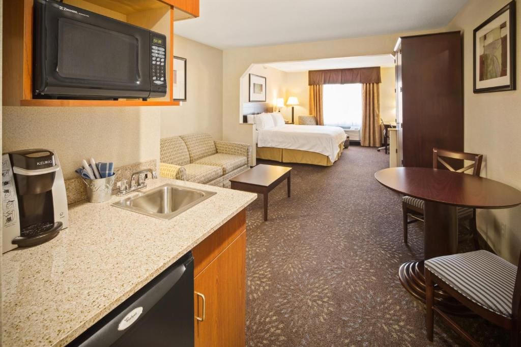 King Suite - Non-Smoking room - Image 1