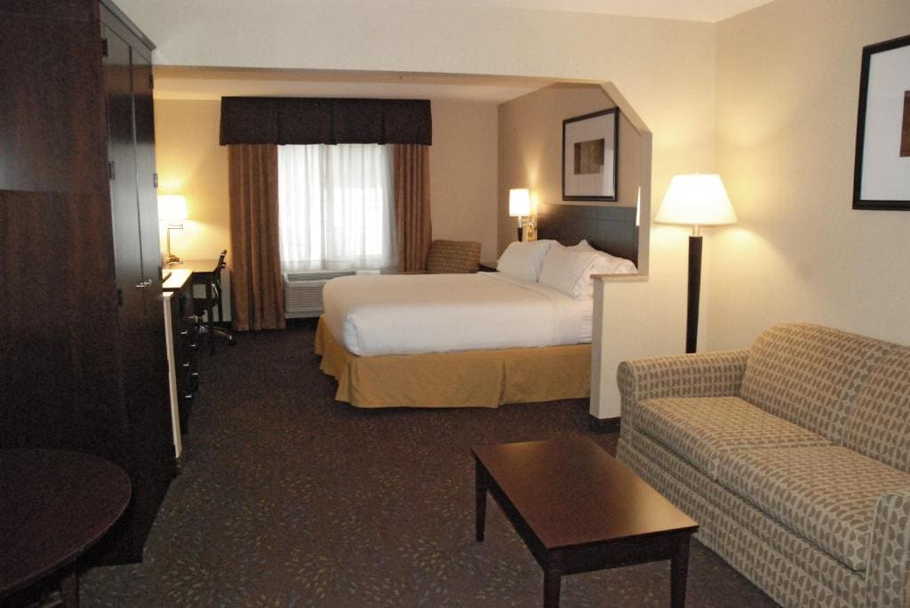 King Suite - Non-Smoking room - Image 3