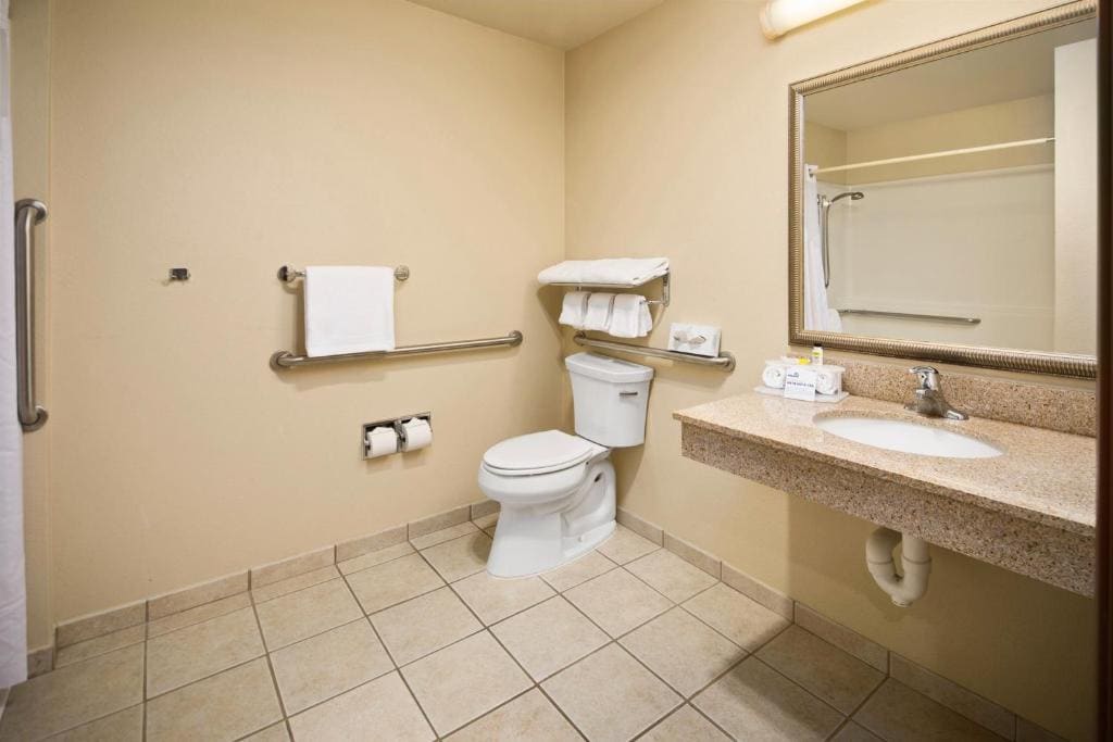 Queen Room with Two Queen Beds, Mobility Access and Bathtub with Grab Bars, Non-Smoking room - Image 1