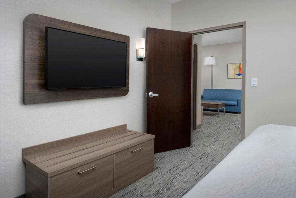 King Suite with Sofa Bed - Non-Smoking room - Image 1