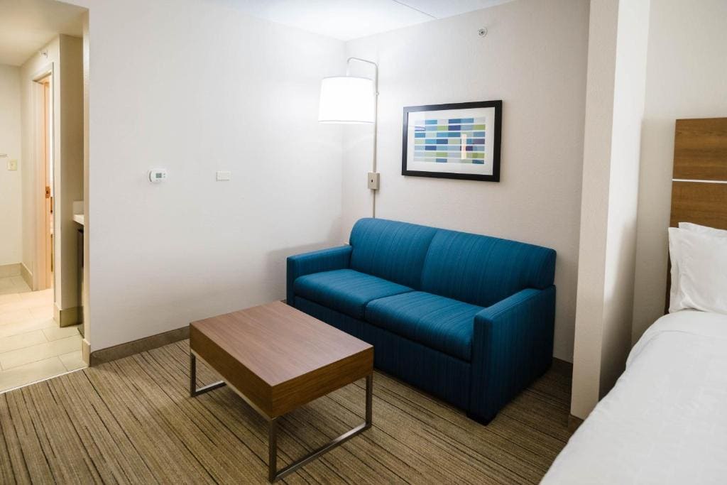 One-Bedroom King Suite with Sofa Bed room - Image 2