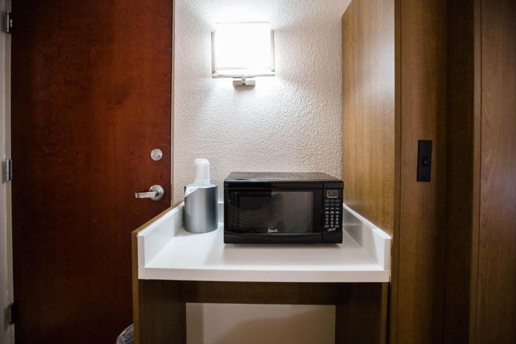King Room - Mobility Access/Hearing Accessible room - Image 2