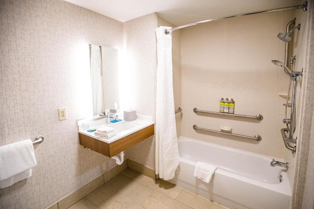 King Room - Mobility Access/Hearing Accessible room - Image 3