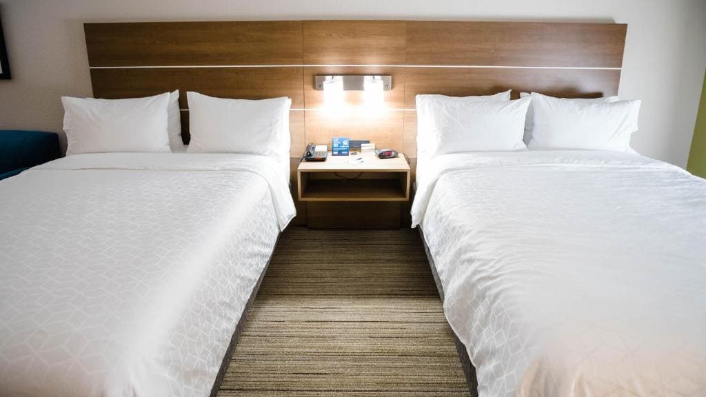 One-Bedroom Suite with Two Queen and One Sofa Bed room - Image 2