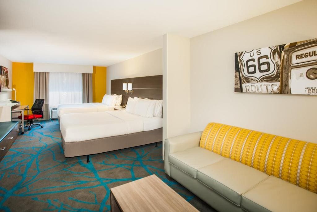 Feature Suite - Non-Smoking room - Image 1