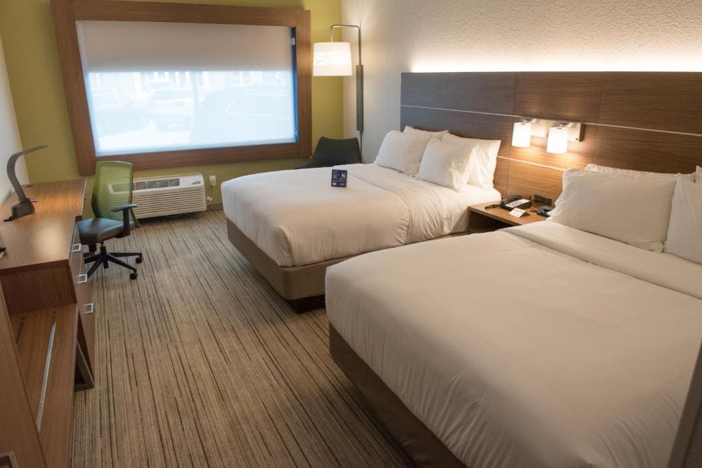Standard Room with Two Queen Beds room - Image 1