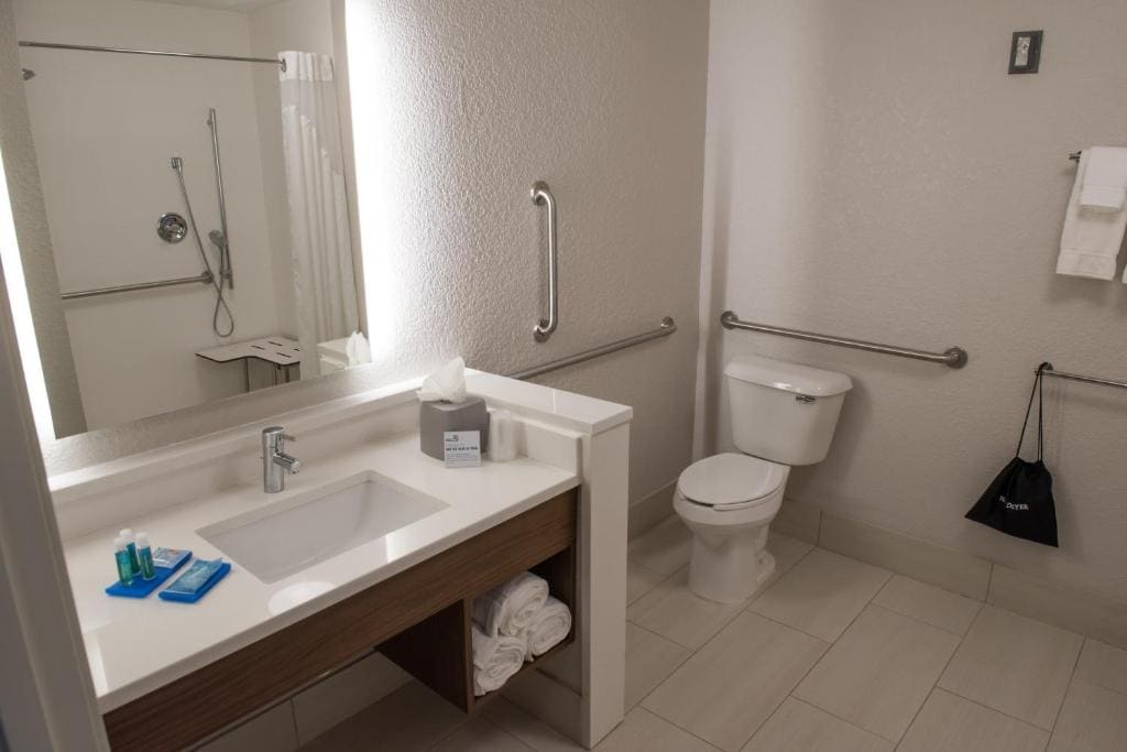 Standard Queen Room with Two Queen Beds and Mobility Accessible Tub room - Image 1