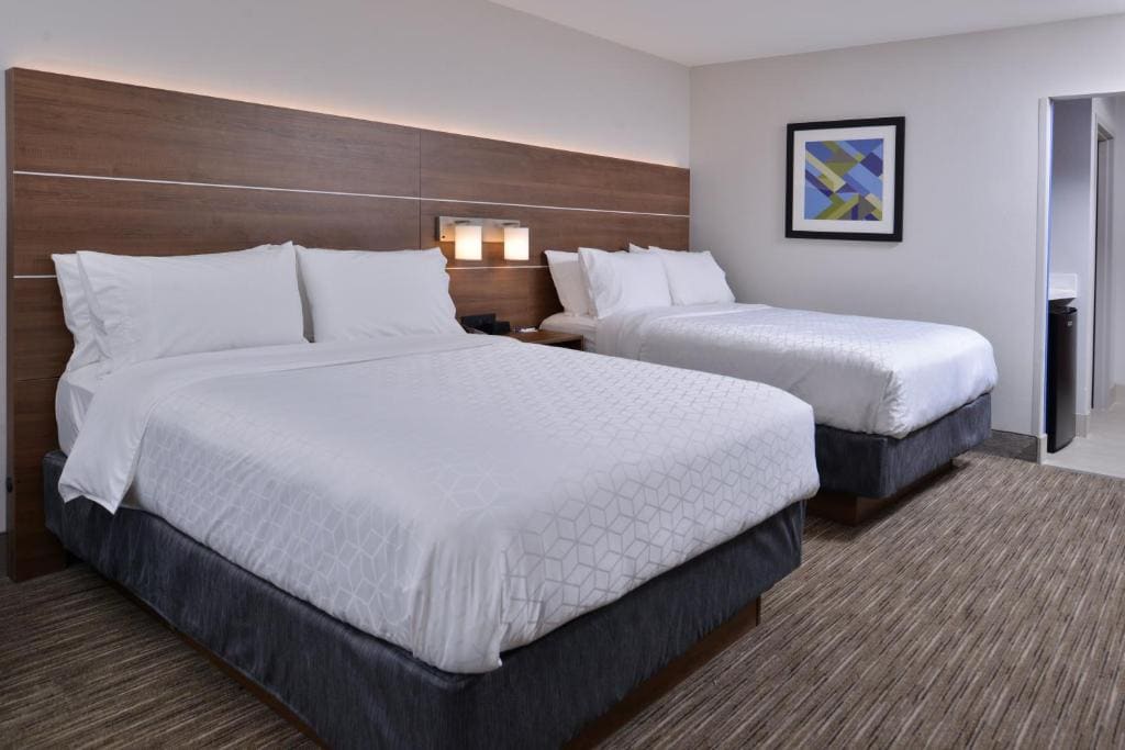 Standard Queen Room with Two Queen Beds room - Image 1