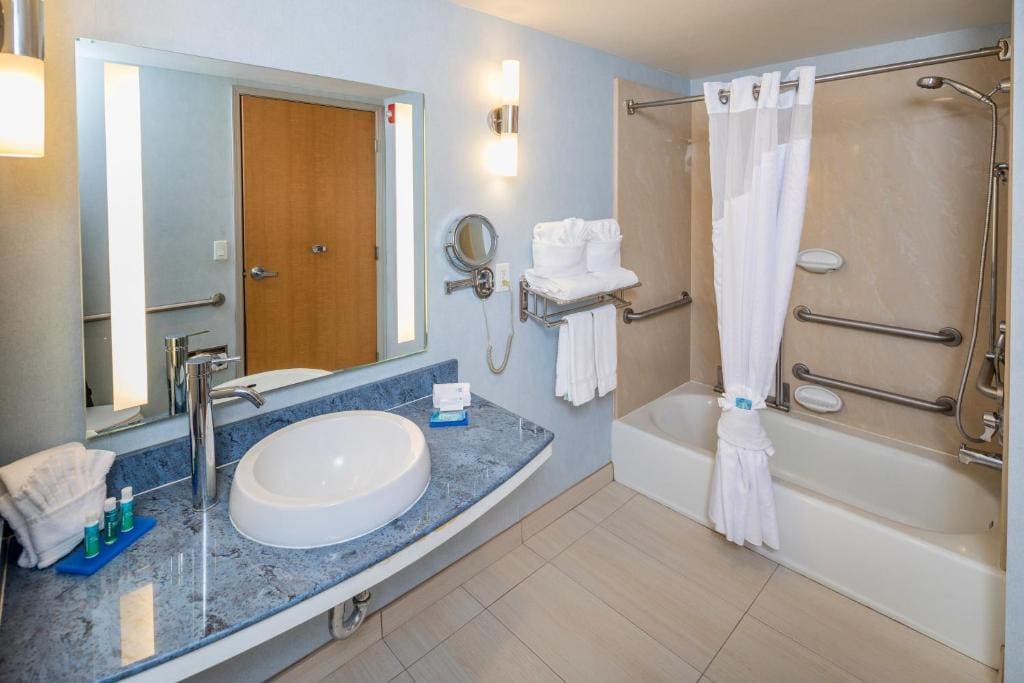 King Room - Mobility Access/Hearing Accessible room - Image 1