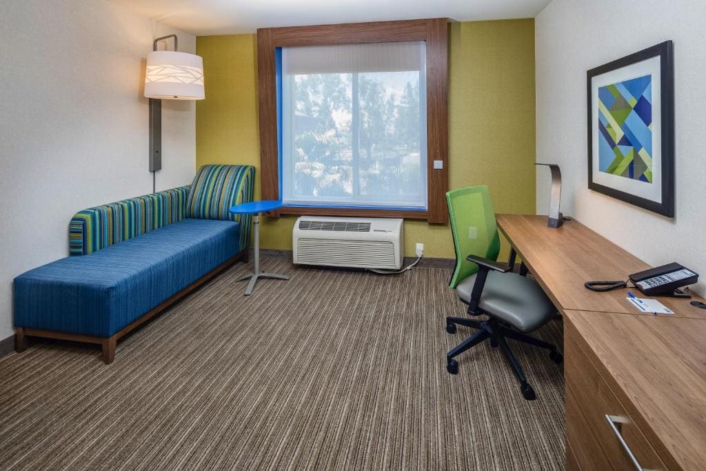 Standard King Room room - Image 3
