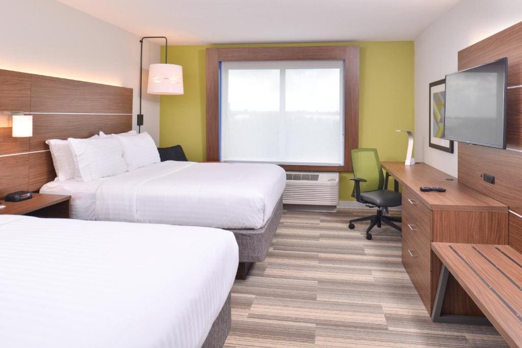 Standard Room with Two Queen Beds room - Image 1