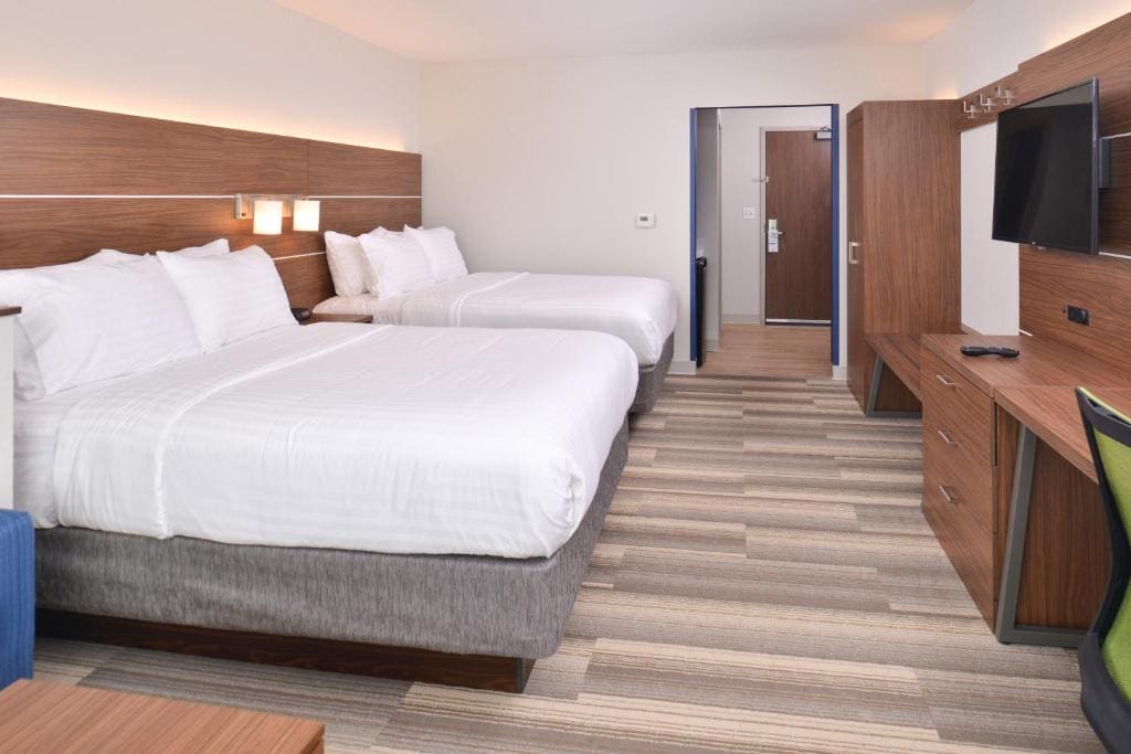 Queen Suite with Two Queen Beds - Communications Accessible room - Image 1