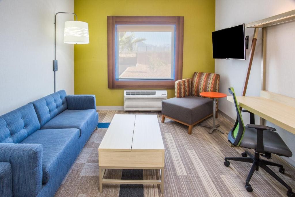 One-Bedroom King Suite with Sofa Bed room - Image 1