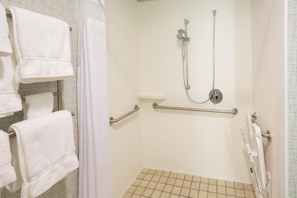 King Room - Hearing Accessible/Non-Smoking room - Image 1