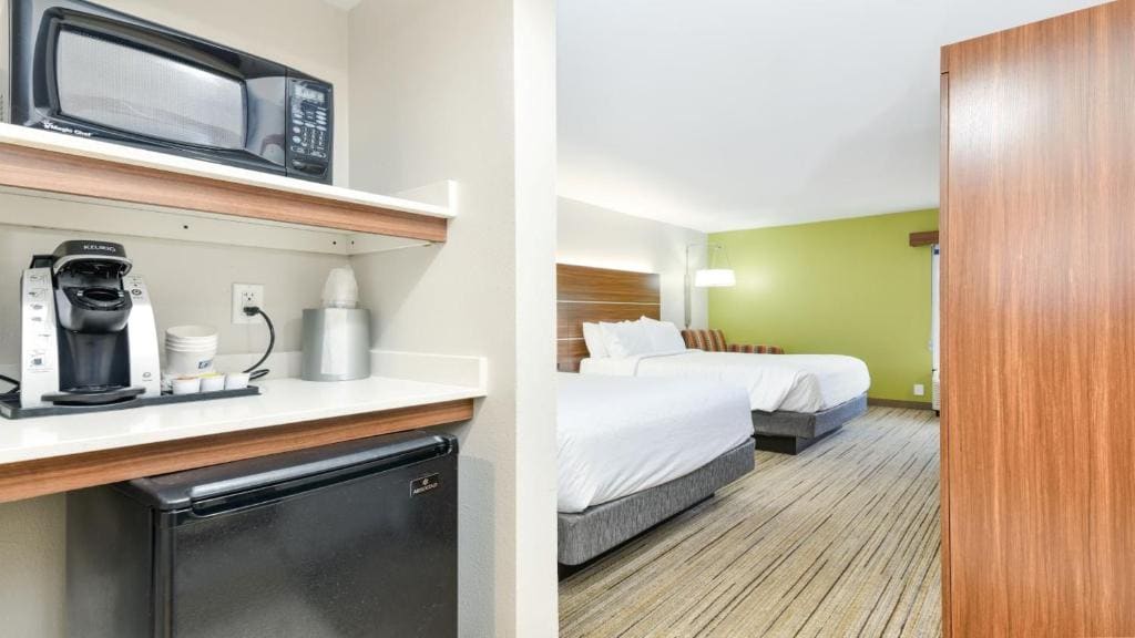 Standard Queen Room with Two Queen Beds room - Image 2