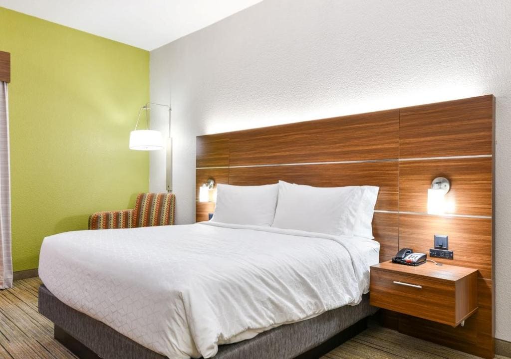 Deluxe King Suite room - Image 1