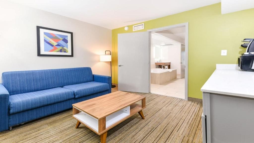One-Bedroom King Suite room - Image 1