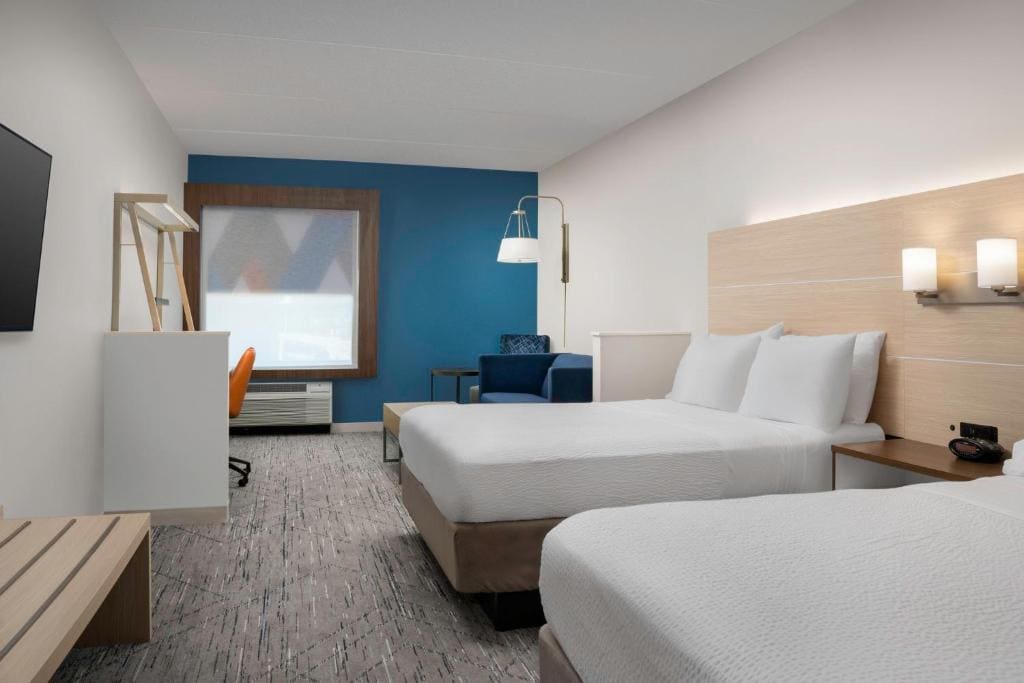 Suite with Two Queen Beds room - Image 1