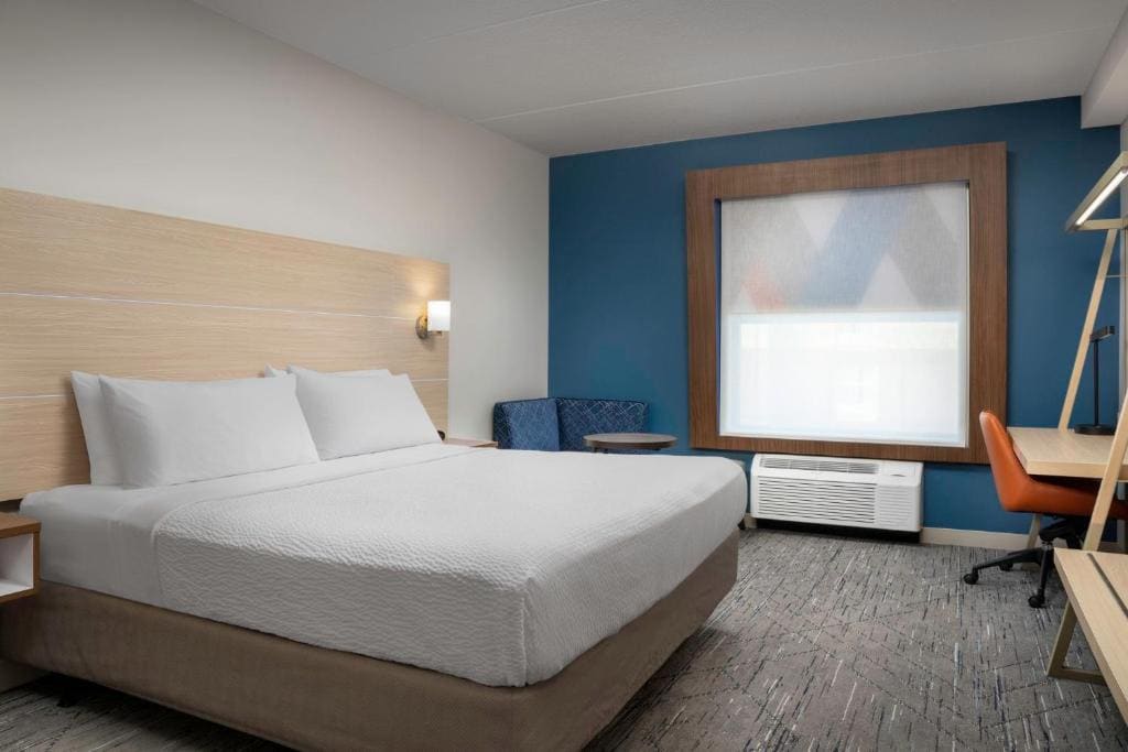 Standard King Room with Accessible Tub - Mobility Access room - Image 1