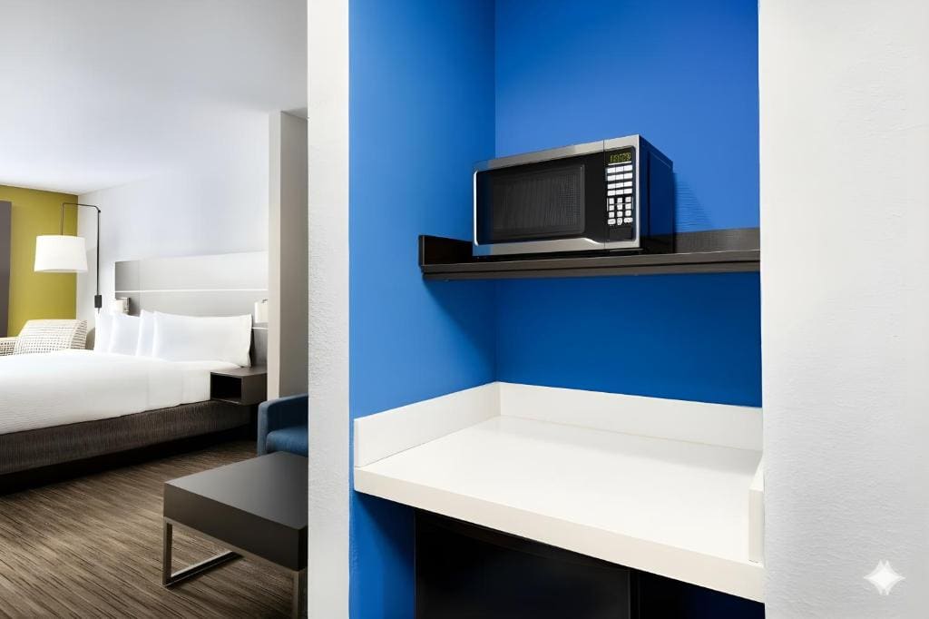 Standard King Room - Mobility Accessible room - Image 1