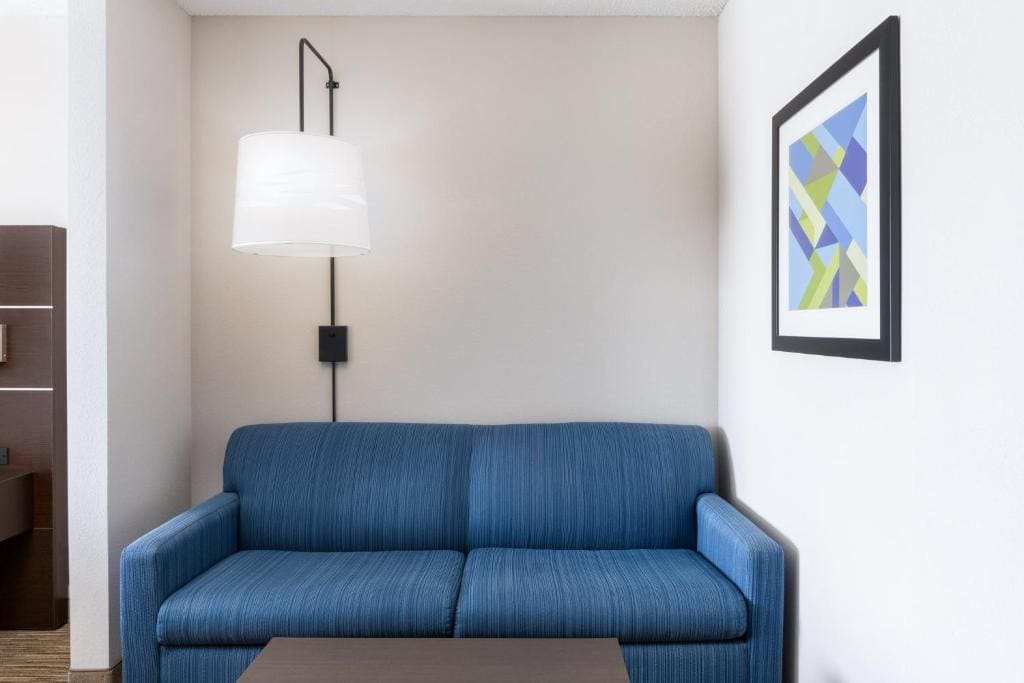 King Suite with Sofa Bed room - Image 3