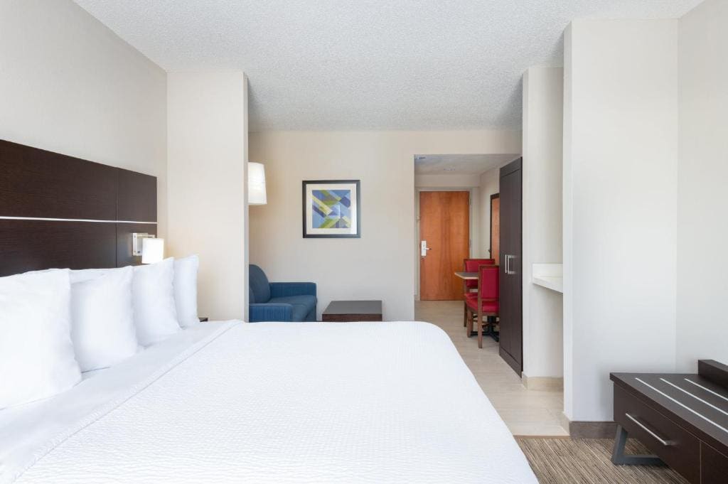 King Suite with Sofa Bed room - Image 1