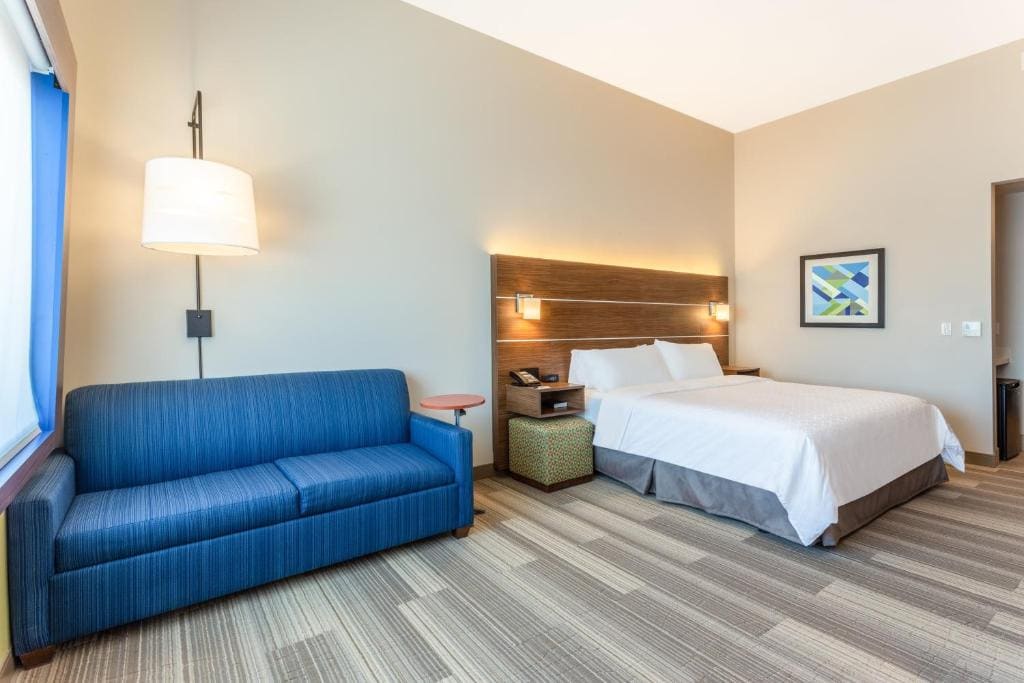 Standard Queen Room with Two Queen Beds room - Image 2