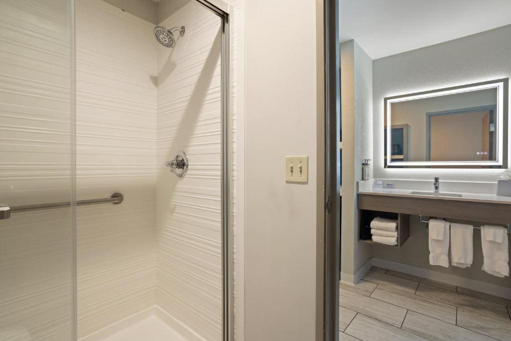 King Suite with Sofa Bed - Non-Smoking room - Image 1