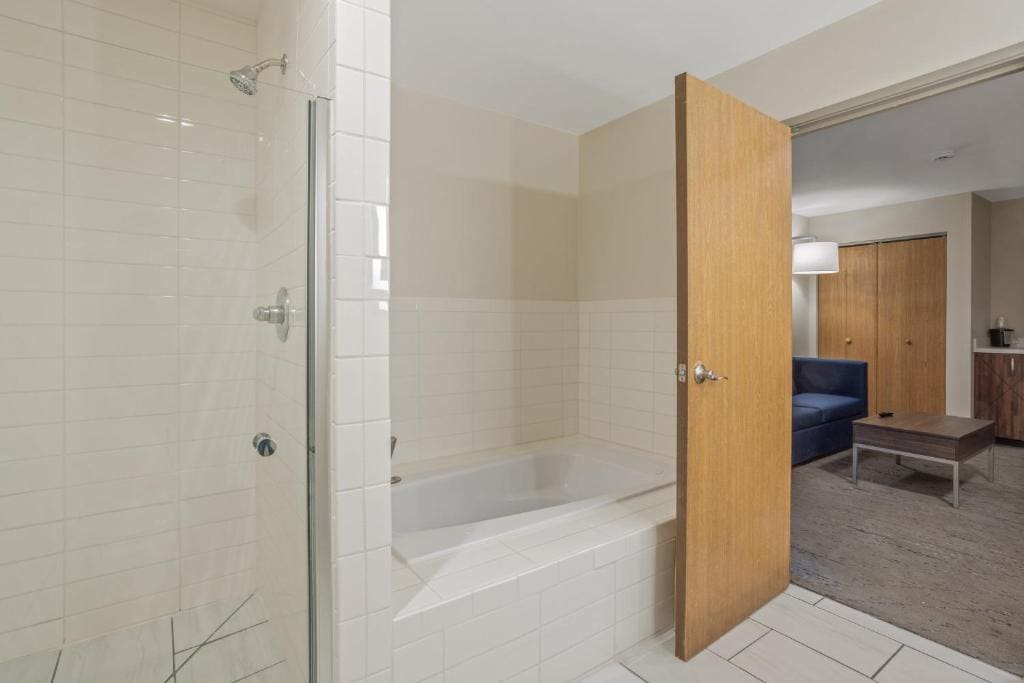 Two-Bedroom Suite room - Image 3