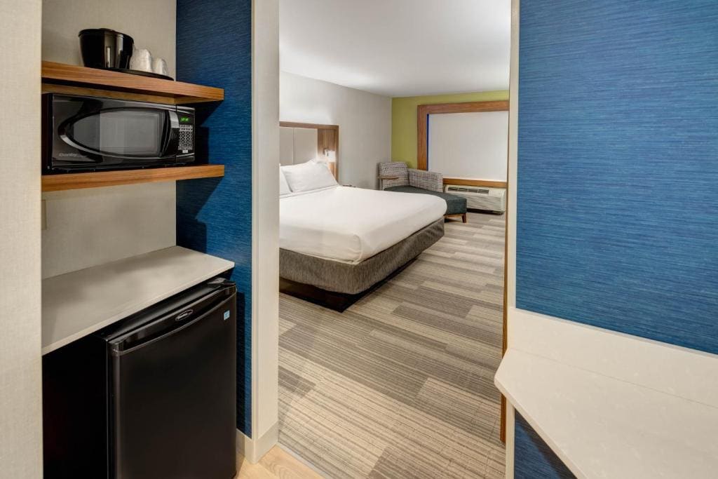 Standard King Room with Extra Floor Space room - Image 3