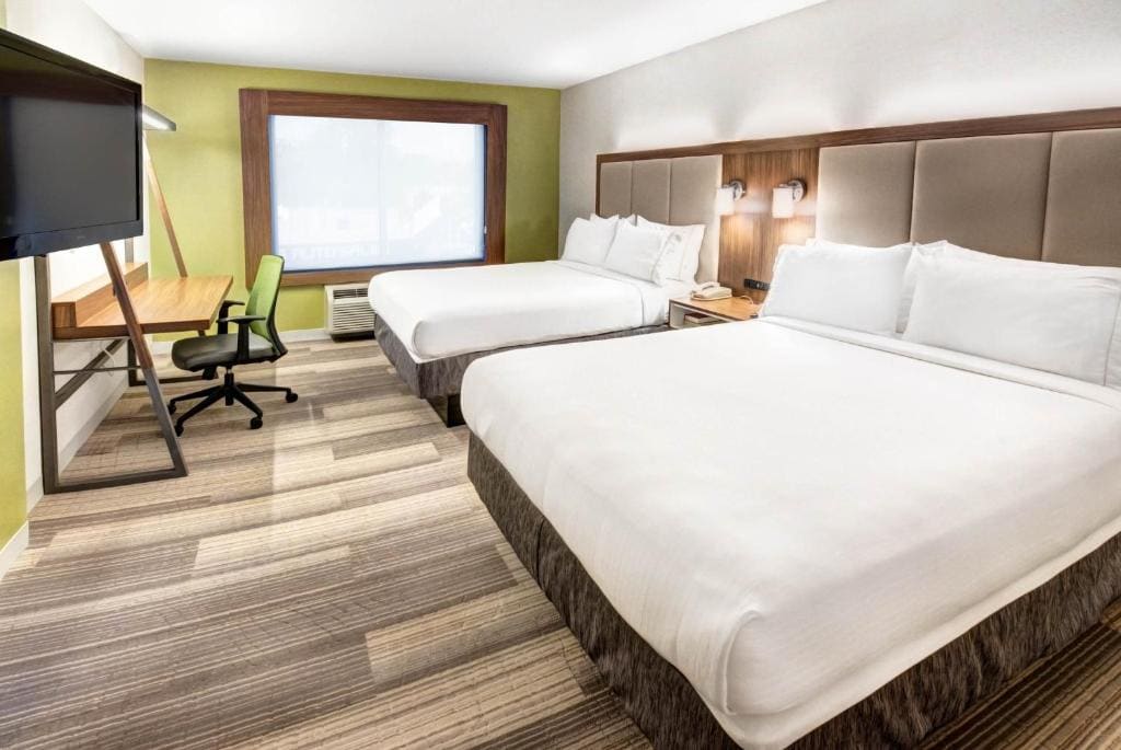 Queen Suite with Two Queen Beds room - Image 1