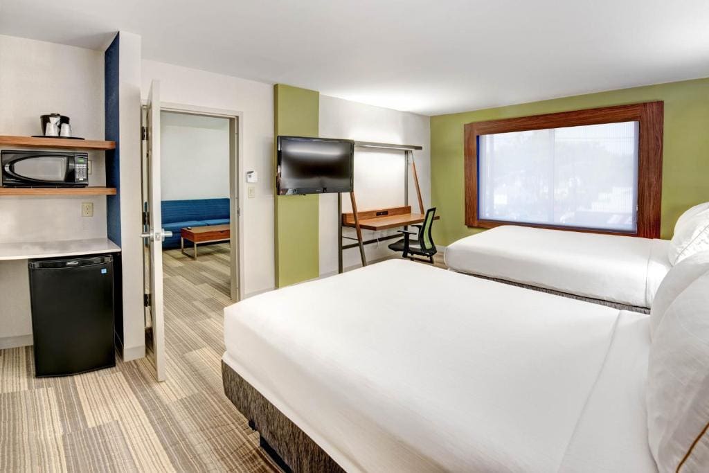 Queen Suite with Two Queen Beds room - Image 2