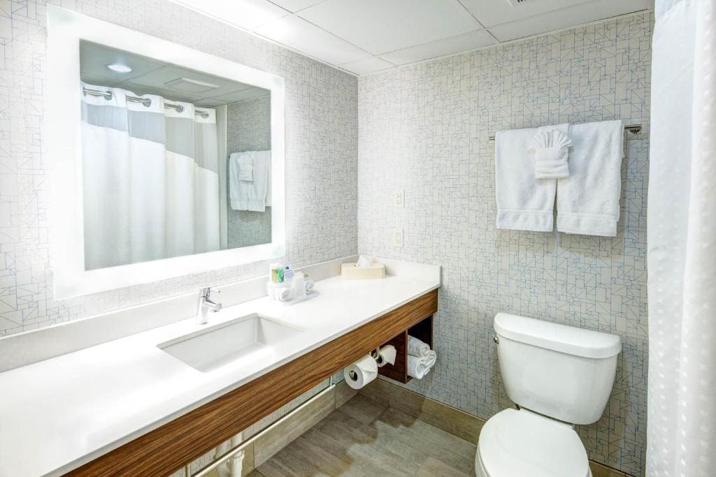 Queen Suite with Two Queen Beds room - Image 3
