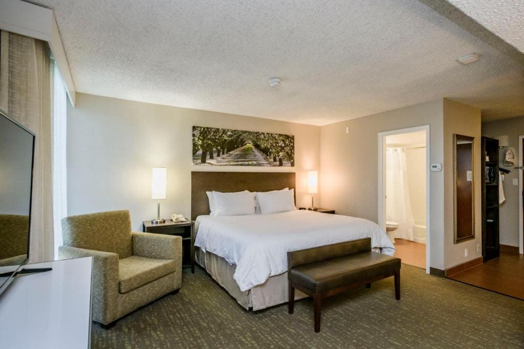 Junior King Suite - Non-Smoking room - Image 2