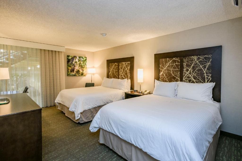 Queen Room with Two Queen Beds - Non-Smoking room - Image 1