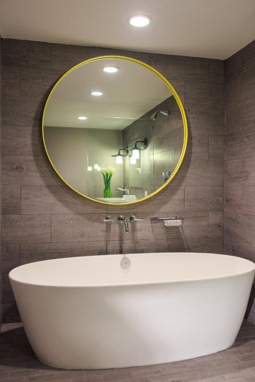 King Suite with Soaking Tub room - Image 1