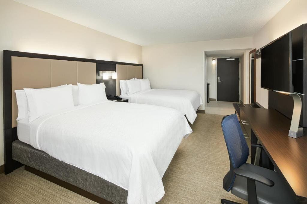 Standard Queen Room with Two Queen Beds room - Image 3