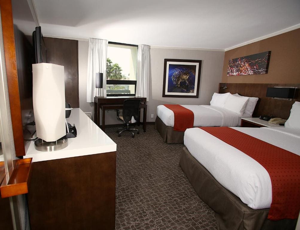 Premium Double Room with Two Double Beds room - Image 3