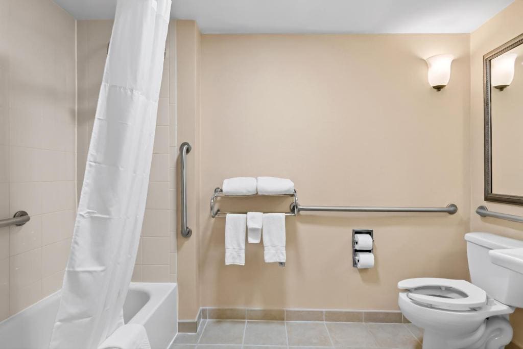 Queen Room - Disability Access/Non Smoking room - Image 2